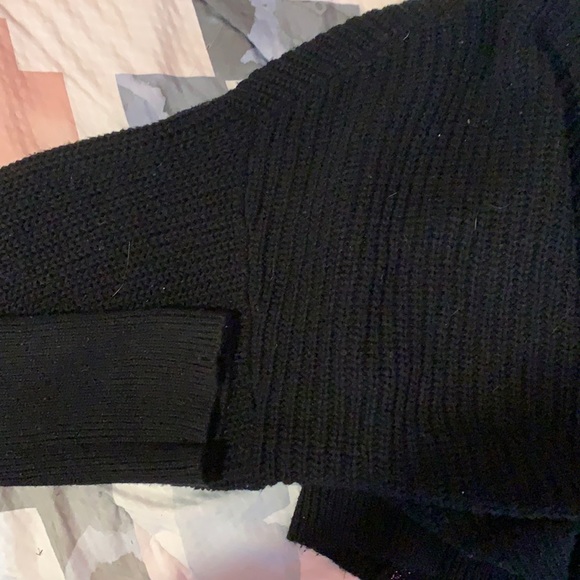 Black Crop Top Knitted Cardigan - Picture 3 of 4